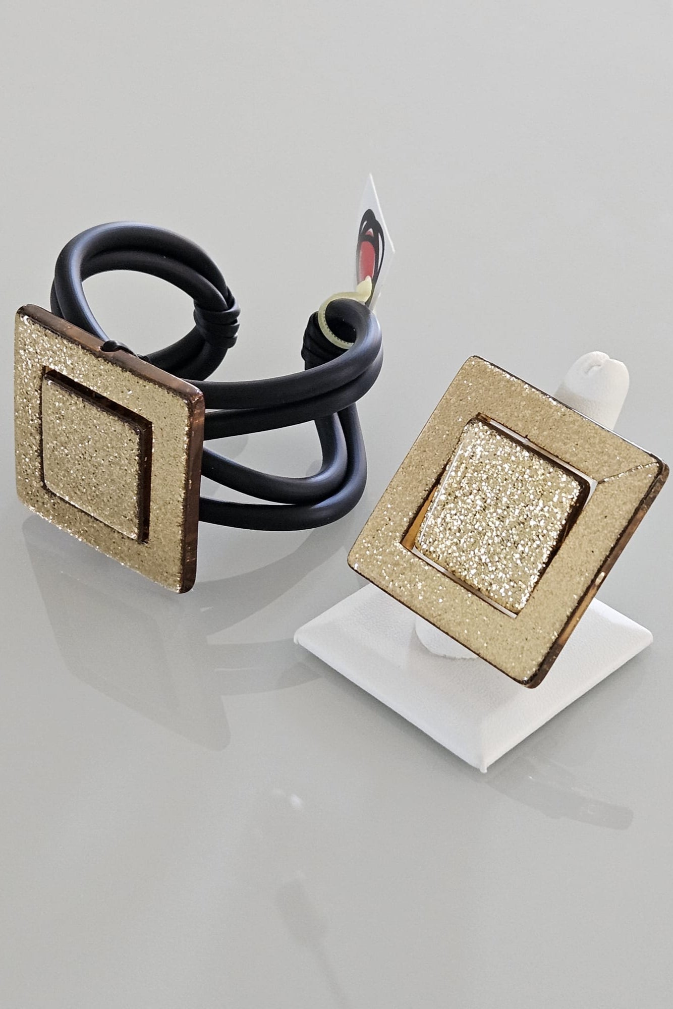 PULSERA NEGRA Y DORADA