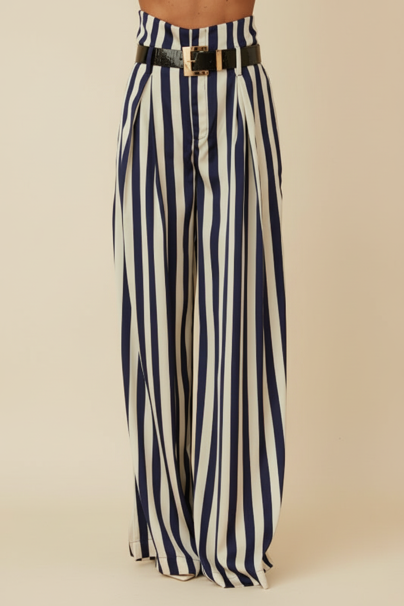 Pantalón a rayas con fondo más claro