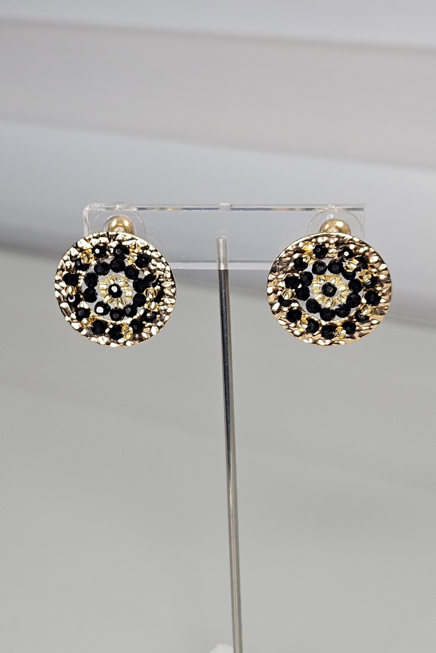 SET DE BRAZALETE Y ARETES DORADO CON NEGRO