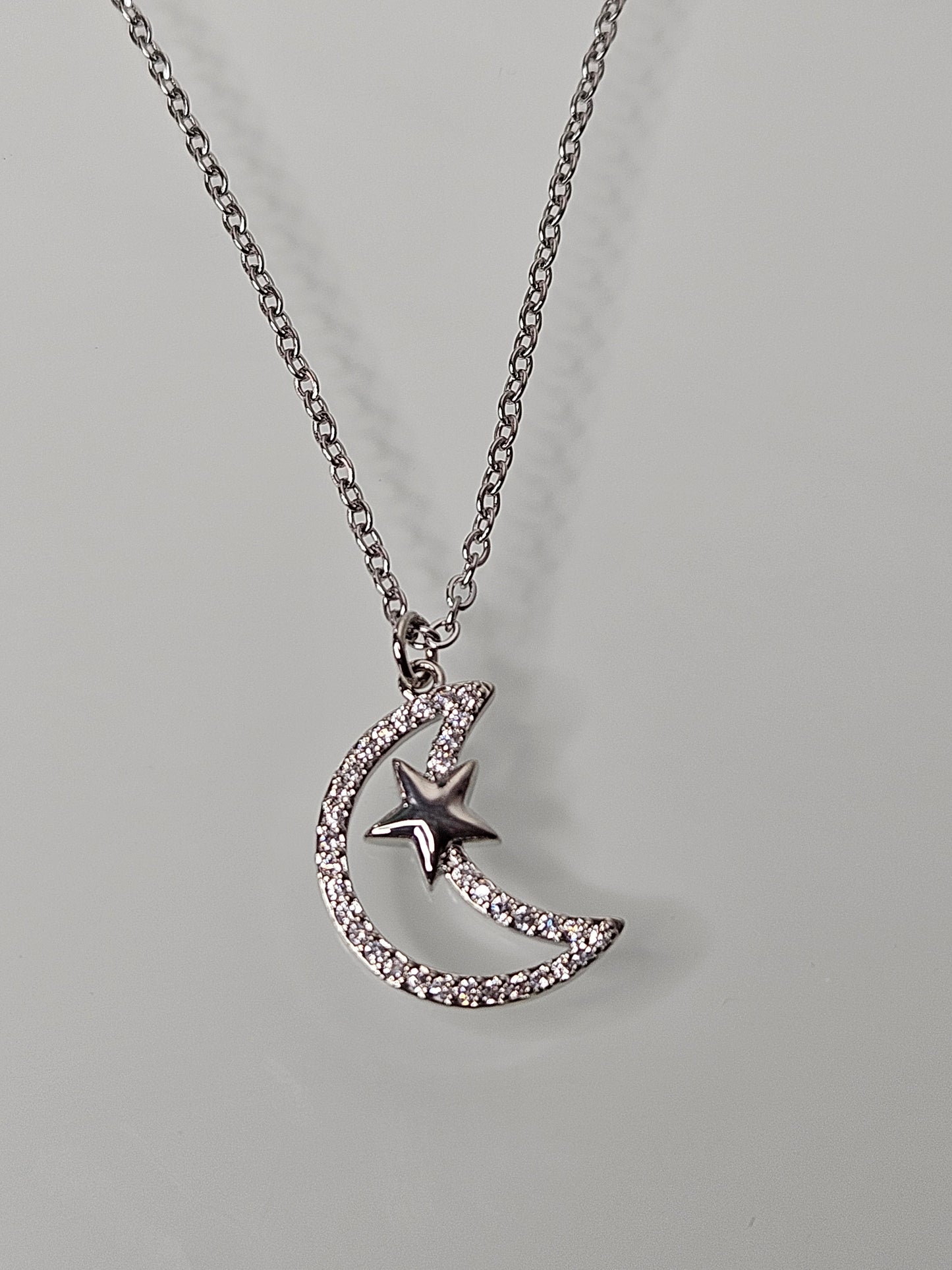 CADENA CON LUNA Y ESTRELLA
