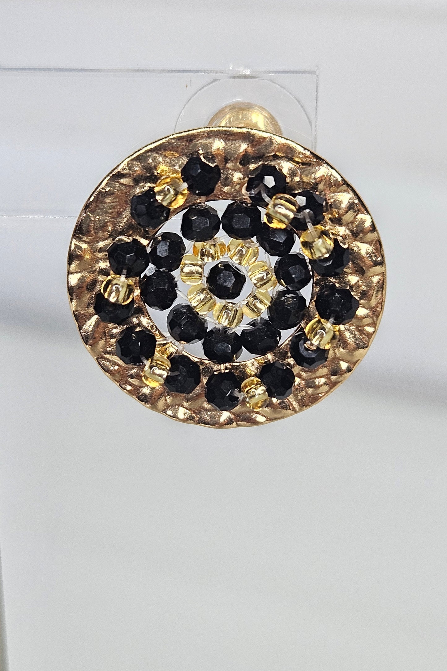 SET DE BRAZALETE Y ARETES DORADO CON NEGRO